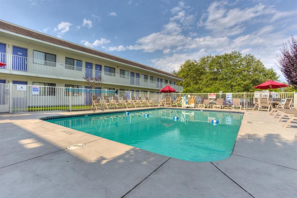 Motel 6-Troutdale, Or - Portland East Eksteriør bilde