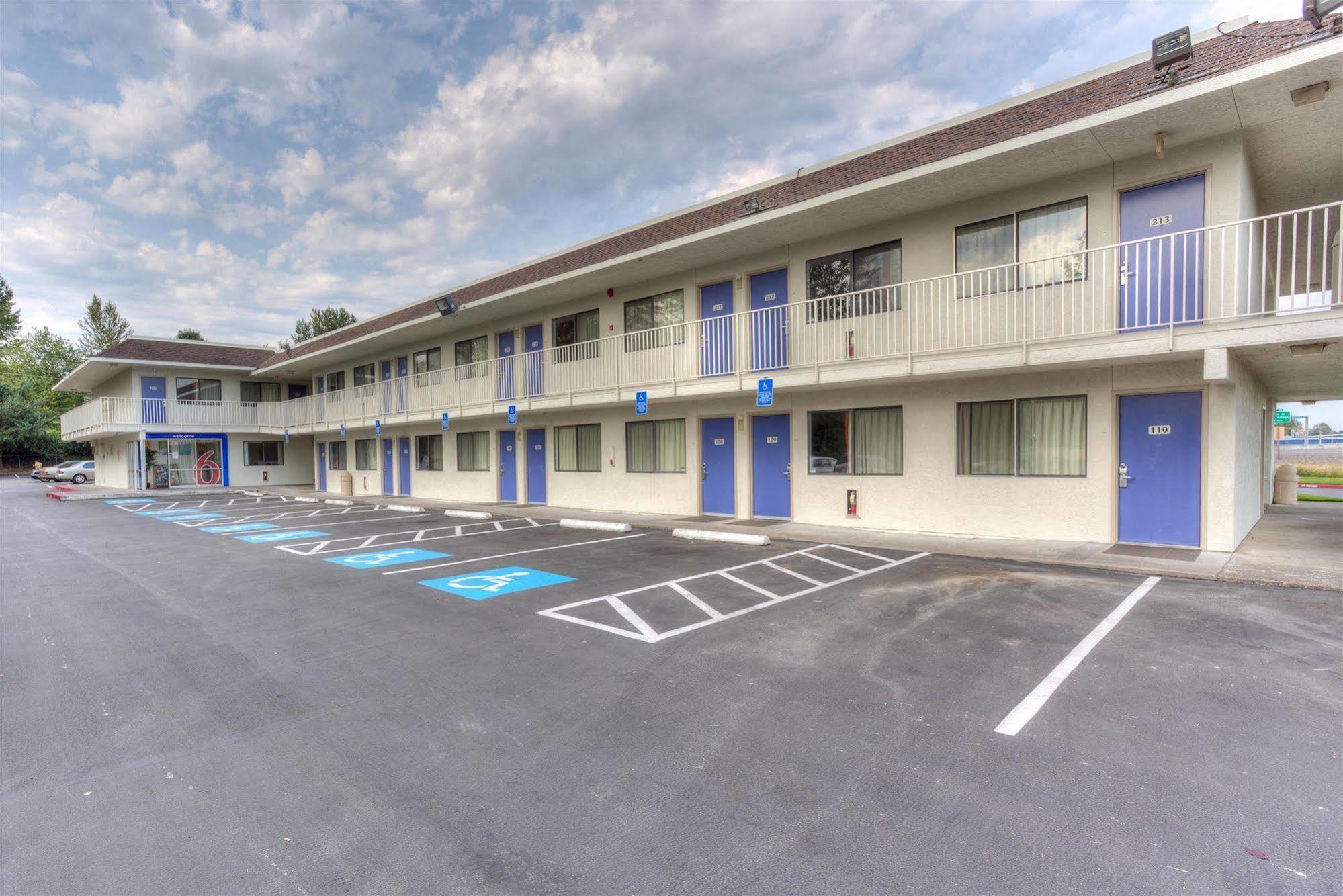 Motel 6-Troutdale, Or - Portland East Eksteriør bilde