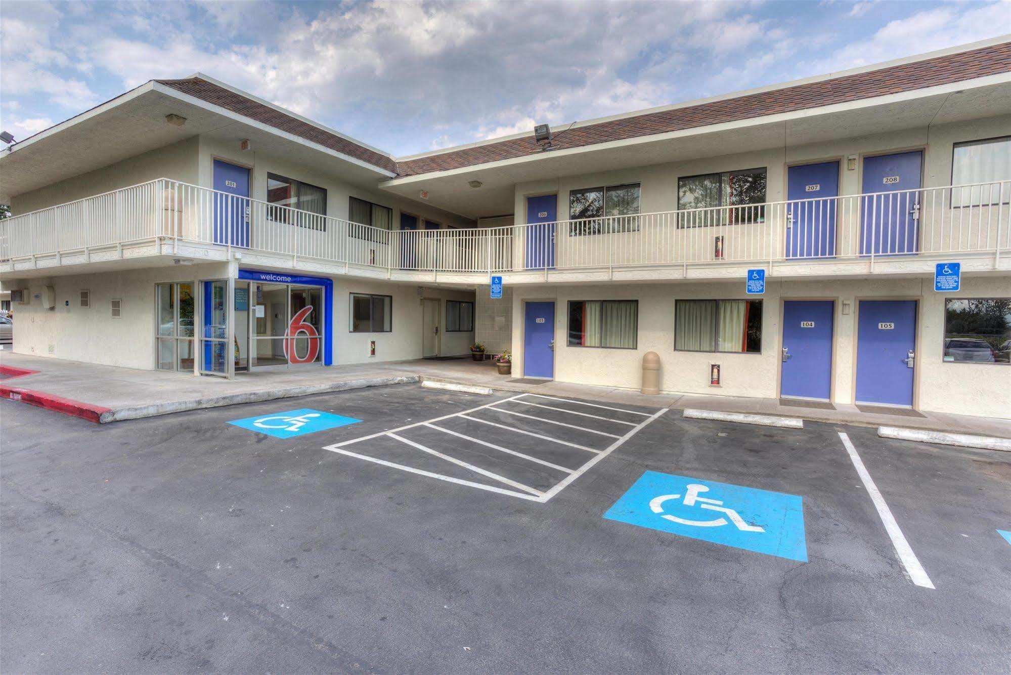 Motel 6-Troutdale, Or - Portland East Eksteriør bilde