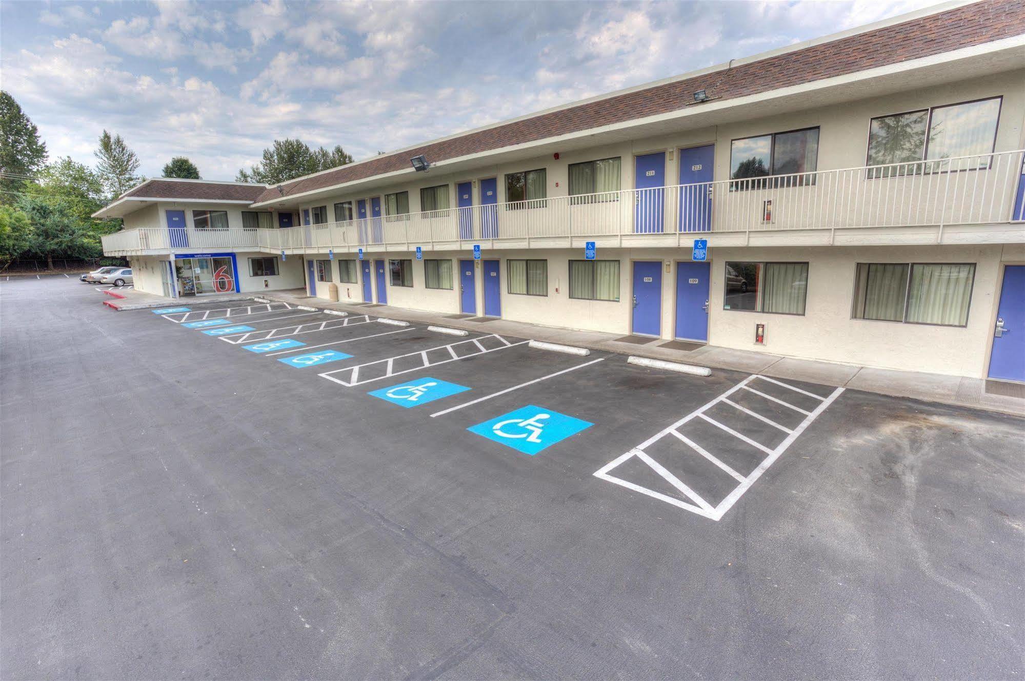 Motel 6-Troutdale, Or - Portland East Eksteriør bilde